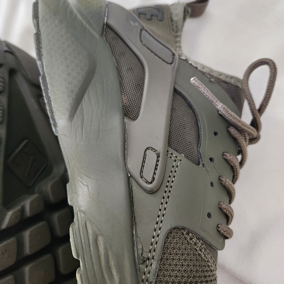 Nike Air Sneaker men's size 8 Moss Green Huarache Run - Picture 6 of 16